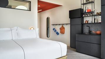 1 bedroom, desk, WiFi, bed sheets