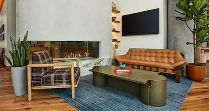 Pet Friendly | Kitchen & Entertaining Spaces