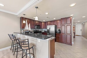Fridge, microwave, oven, stovetop - Bella Vista 505 (Ocean City)
