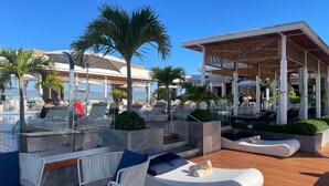 Outdoor pool - Grand Luxxe at Vidanta Nuevo Vallarta (Nuevo Nayarit)