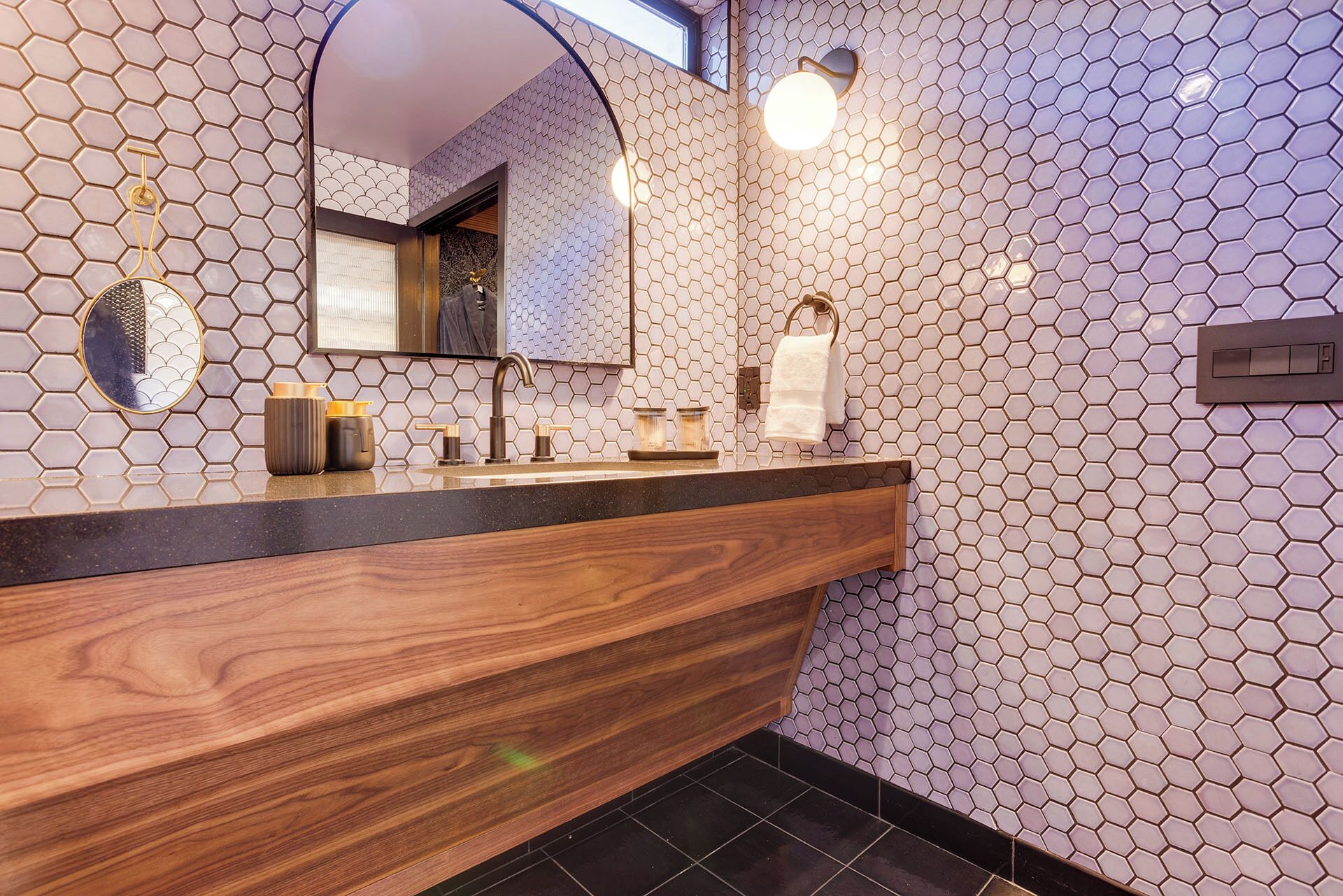 Een douche, een haardroger, handdoeken