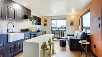 Fridge, microwave, oven, stovetop