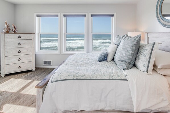 6 bedrooms, desk, iron/ironing board, free WiFi