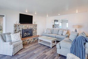 Smart TV, fireplace, stereo, offices