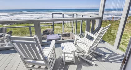 Ocean Front Home! Sleeps 12! Five Bedrooms + Guest Cottage! Hot Tub!