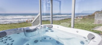 Ocean Front Home! Sleeps 12! Five Bedrooms + Guest Cottage! Hot Tub!