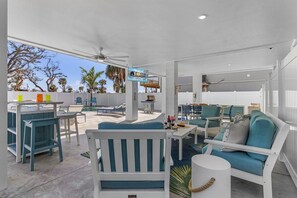 屋外ダイニングエリア