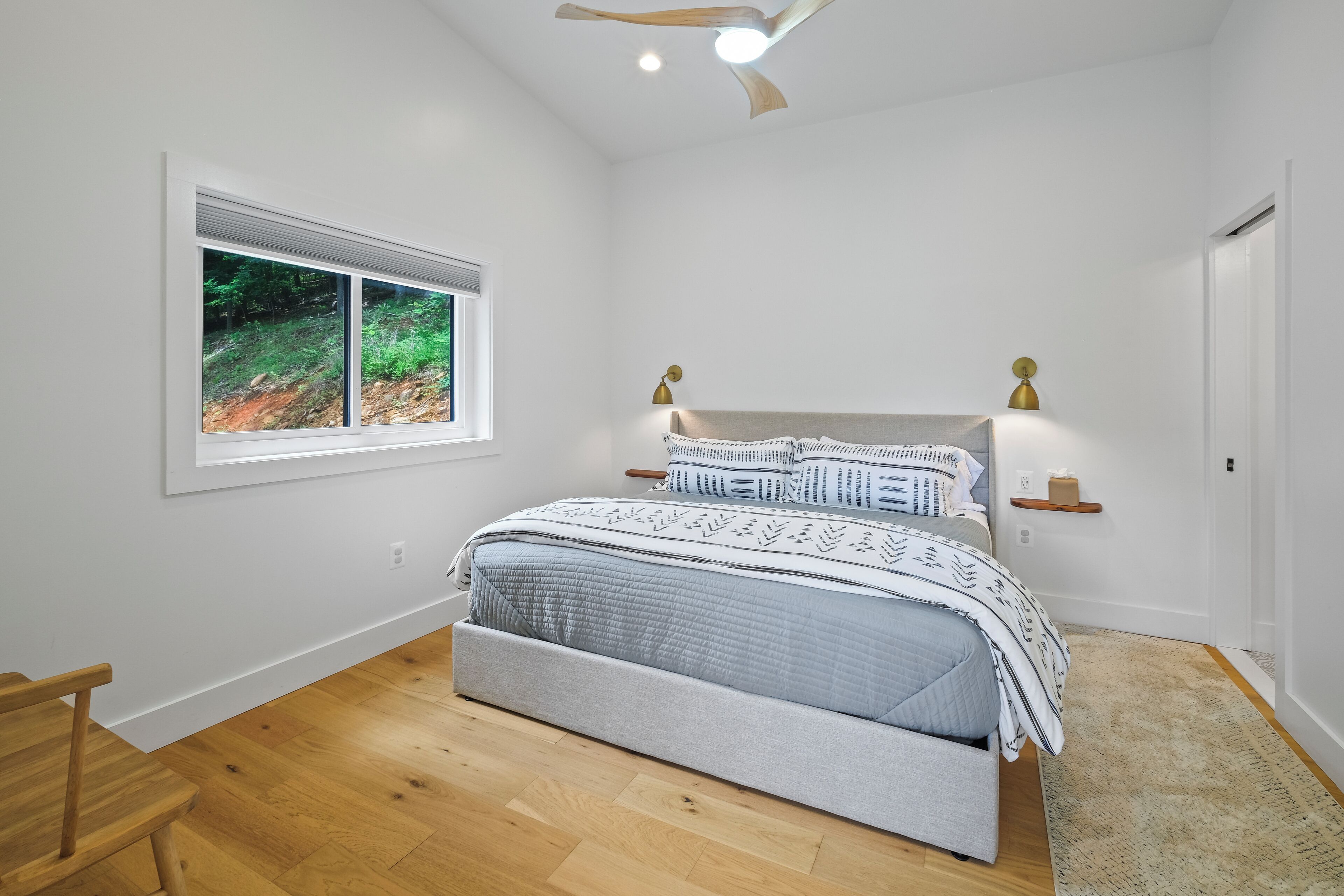 2 slaapkamers, een strijkplank/strijkijzer, gratis wifi, beddengoed