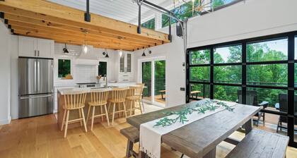 "Glass & Pine" Home close to Bold Rock & Vineyards