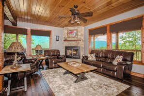 Smart TV, fireplace, books - Smoky Mountain Sunrise! (Gatlinburg)