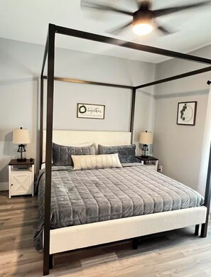 3 bedrooms, iron/ironing board, WiFi, bed sheets - Charming 3-bedroom 2 bathroom  house in Terrell with WiFi and AC (Terrell)