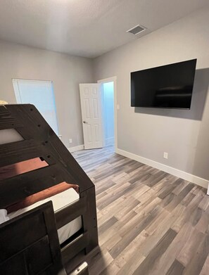 Interior - Charming 3-bedroom 2 bathroom  house in Terrell with WiFi and AC (Terrell)