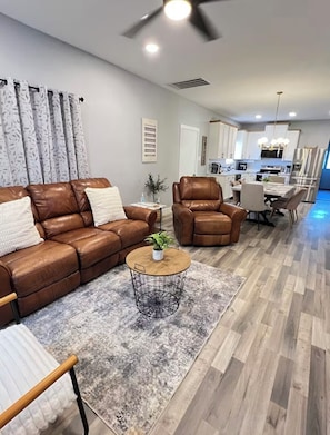 Smart TV, fireplace