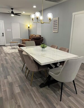 Dining - Charming 3-bedroom 2 bathroom  house in Terrell with WiFi and AC (Terrell)