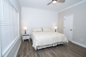 3 bedrooms, WiFi, bed sheets - Winter Deal! Pet Friendly • 3BR • Fenced Yard (Ocean Isle Beach)