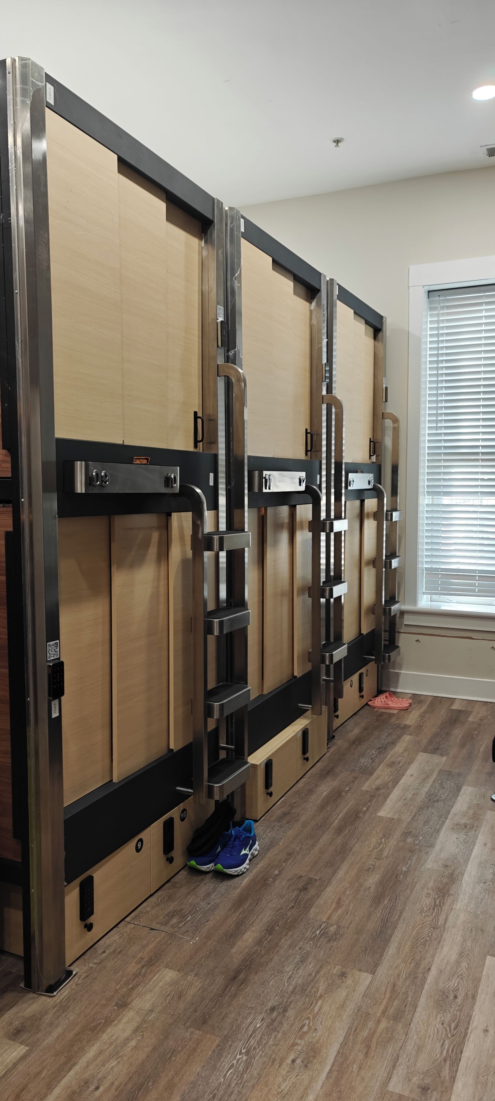 標準共用宿舍 | 防敏寢具、羽絨被、記憶棉床墊、遮光窗簾/窗簾