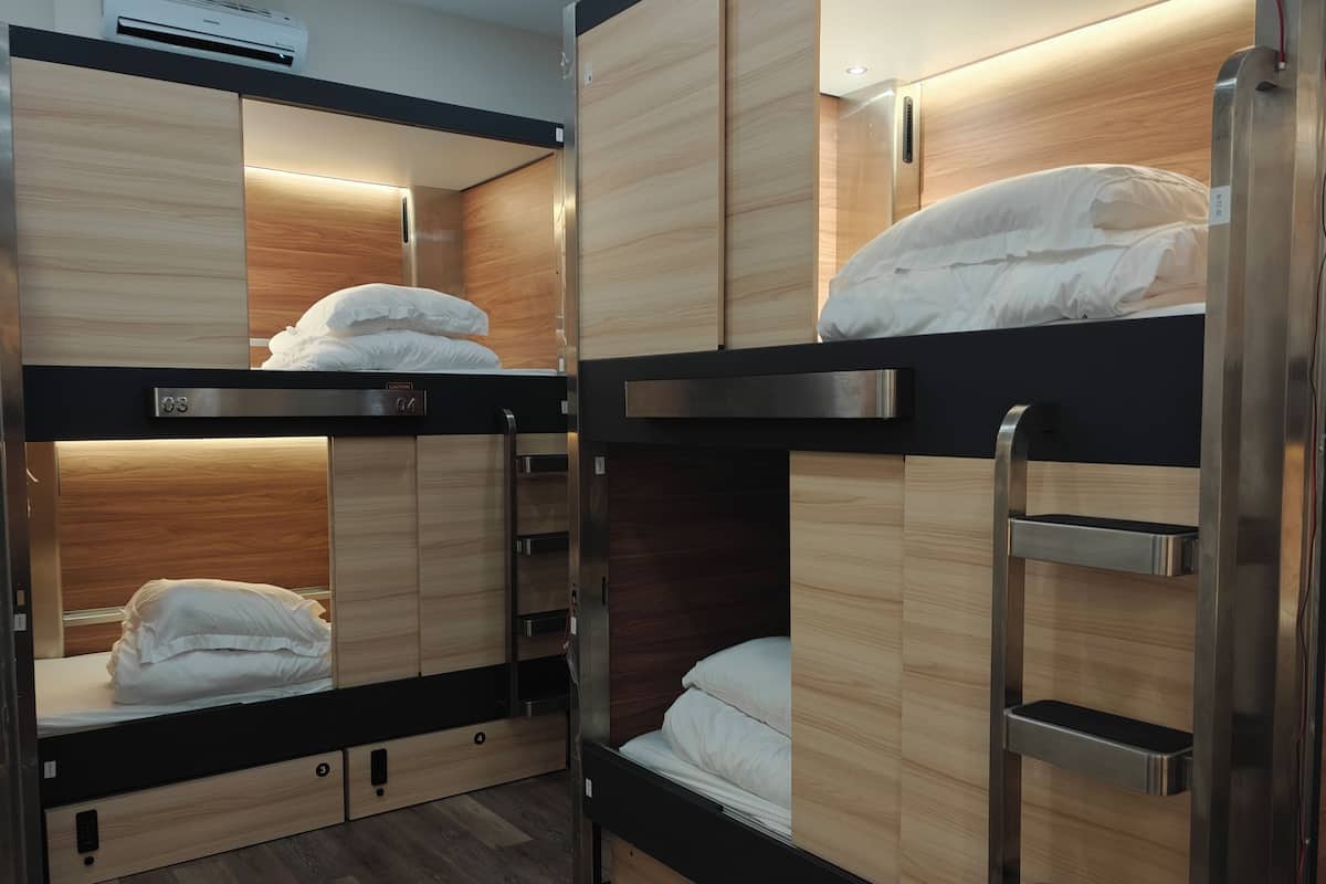 Dormitorio compartido estándar | Ropa de cama hipoalergénica y edredones de plumas