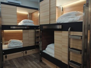 Svefnskáli | Ofnæmisprófaður sængurfatnaður, dúnsængur, rúm með memory foam dýnum
