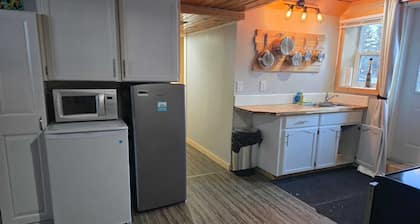 Charming 2-bedroom house in Nipawin with AC, WiFi, fitness room