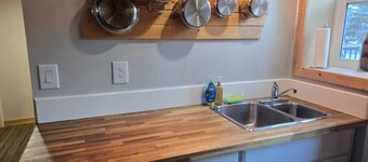 Charming 2-bedroom house in Nipawin with AC, WiFi, fitness room