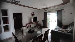 Interior - Large house in the center of Araruama with swimming pool - perfect for groups and families! (Centro Araruama)
