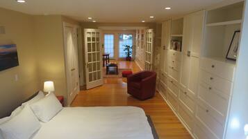 1 habitación, tabla de planchar con plancha, wifi gratis y ropa de cama