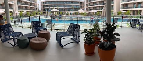 Utomhuspool och uppvärmd pool