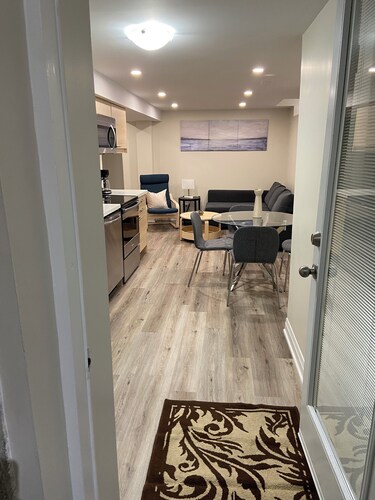 Modernized, Sleek & Cozy Suite, Streestville