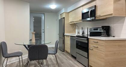 Modernized, Sleek & Cozy Suite, Streestville