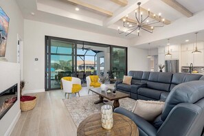 Smart TV, fireplace - Experience Luxury at A Reel Catch - Vesteva (Cape Coral)