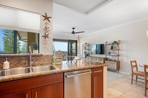 Fridge, microwave, oven, stovetop - KGV  27T5 Fabulous 1BD Oceanview Villa (Lahaina)