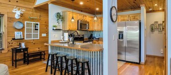 Sit n Ponder Dog-Friendly Log Cabin