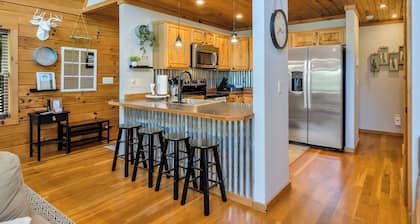 Sit n Ponder Dog-Friendly Log Cabin