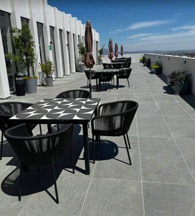 Chic 2-bedroom apartment with WiFi, AC in charming Zapopan, new apartment 