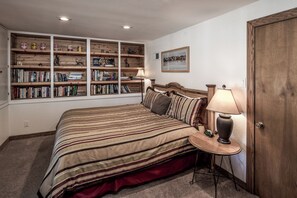 5 bedrooms, individually decorated, individually furnished, bed sheets - Amazing Place (Ruidoso)