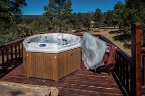 Ferienhaus, Mehrere Betten, Whirlpool, Bergblick (Unit 168) | Außen-Whirlpool