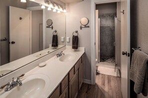 House, Multiple Beds, Hot Tub, Mountain View (Unit 168) | Bathroom | Towels, toilet paper