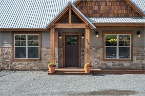 Exterior detail - Grindstone Lake Lodge (Ruidoso)