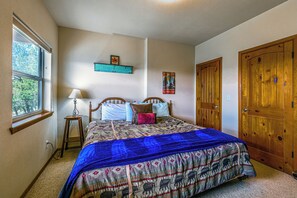 5 間臥室、獨特裝潢、布置獨特、床單