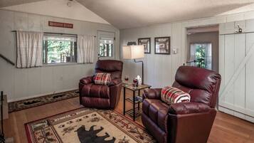 House, Multiple Beds, Hot Tub (Unit 188) | Interior