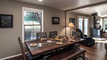 House, Multiple Beds, Hot Tub (Unit 188) | 4 bedrooms, individually decorated, individually furnished, bed sheets