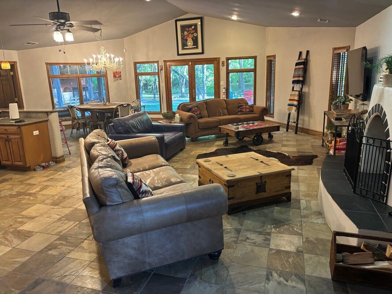 House, Multiple Beds, Hot Tub, River View (Unit 202) | Living area