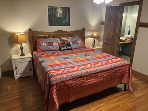 House, Multiple Beds, Hot Tub, River View (Unit 202) | 4 bedrooms, individually decorated, individually furnished, bed sheets