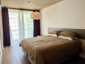 2 chambres, coffres-forts dans les chambres, bureau