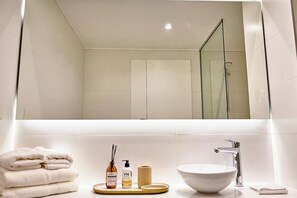 ヘアドライヤー、ビデ、タ オル、石鹸