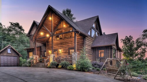 Privacy Peak- Stunning Mountain Views | Game Room | King Beds