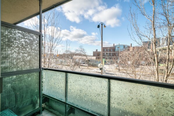 베이직 아파트, 발코니, 시내 전망 | 발코니