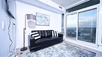 Comfort Apartment, Balcony, City View | Living area