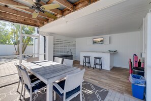 Outdoor dining