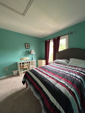 4 bedrooms, desk, iron/ironing board, free WiFi